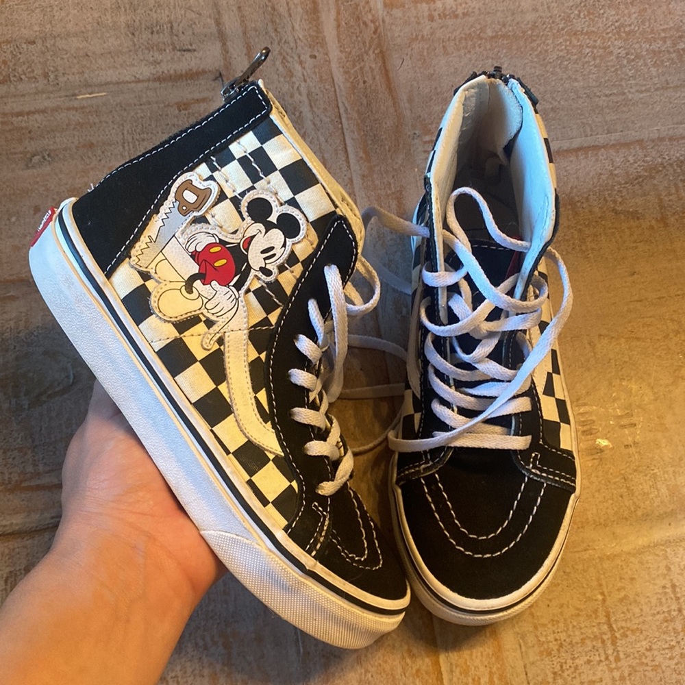 🖤🤍Kids vans hightop Mickey Mouse Disney 🖤🤍size 2